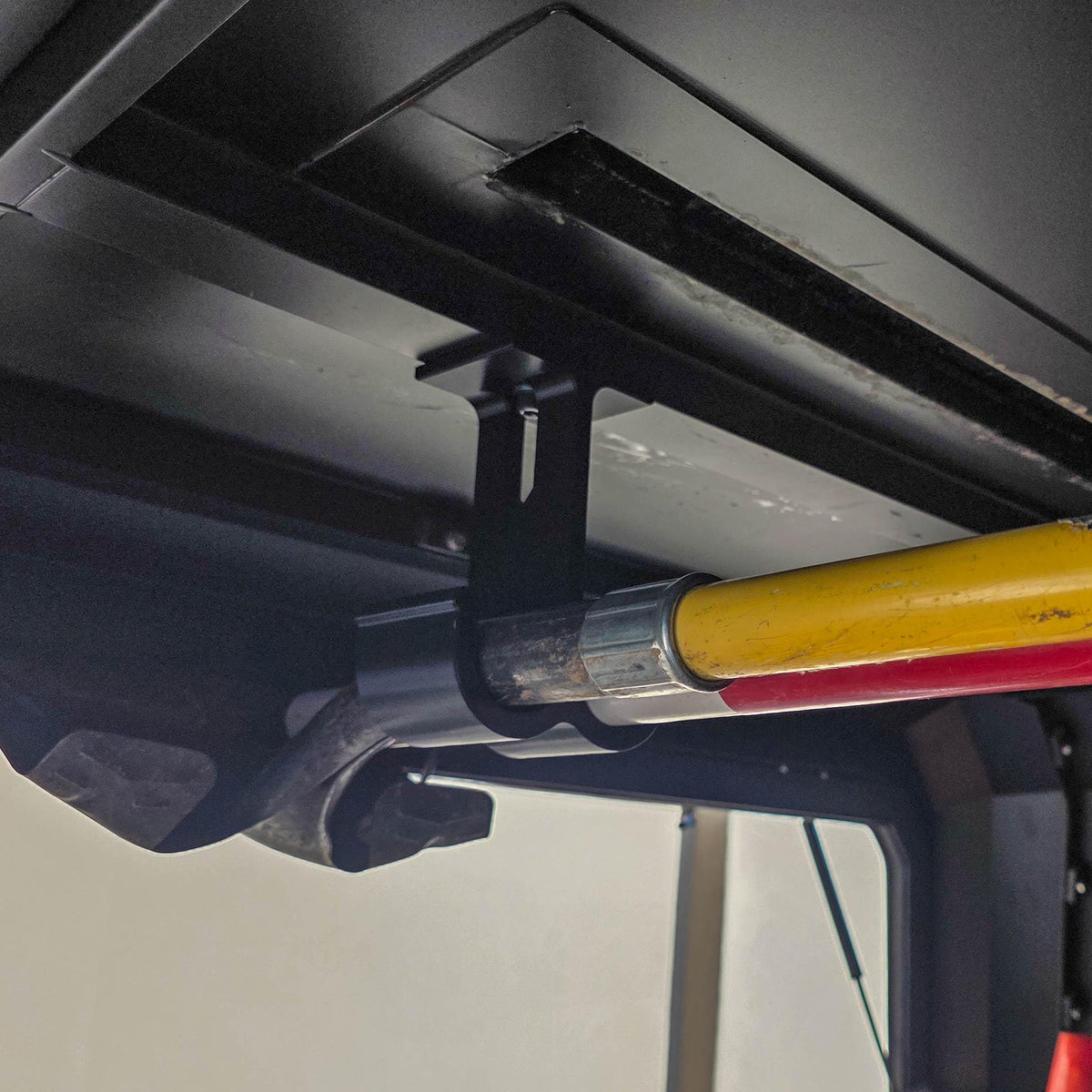 SmartCap Tool Holder – Universal Mount for Shovels, Rakes, Leaf Blowers & More